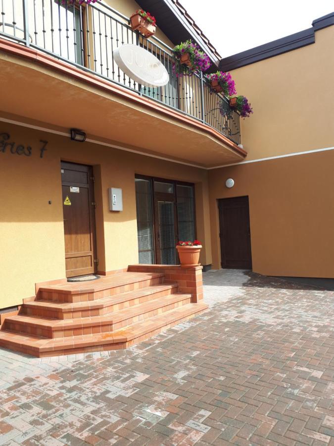 Juro Guest House Šiauliai Buitenkant foto